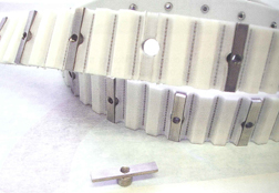 Système EFT - courroies dentées en polyuréthane avec système de fixation mécanique pour taquets
